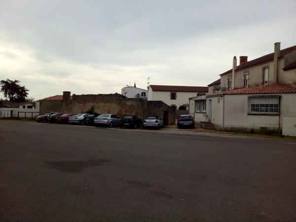 Sur l'axe LES SABLES-LA ROCHE un hôtel-Bar-Restaurant