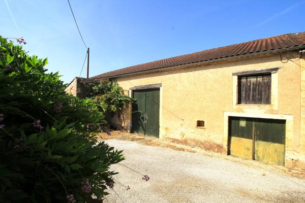 Charmant ensemble en pierre avec piscine en bordure du Lot