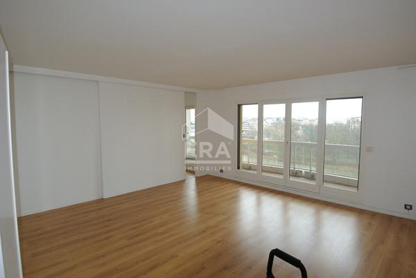 Appartement spacieux et lumineux avec balcon à Puteaux