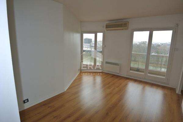 Appartement spacieux et lumineux avec balcon à Puteaux