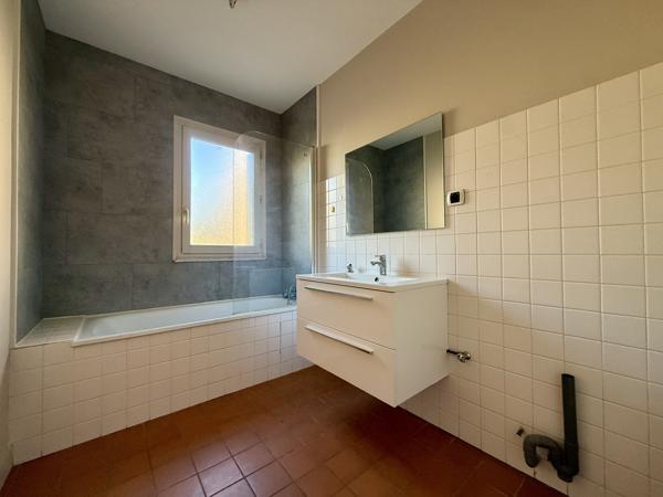 TARARE - T3 AVEC BALCON & GARAGE