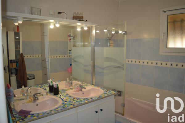 Maison traditionnelle 8 pièces de 155 m² à Montélier (26120)