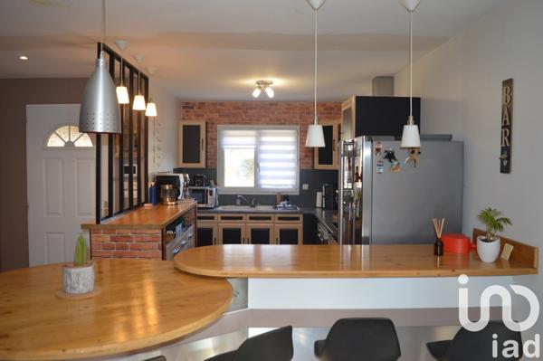 Maison traditionnelle 8 pièces de 155 m² à Montélier (26120)