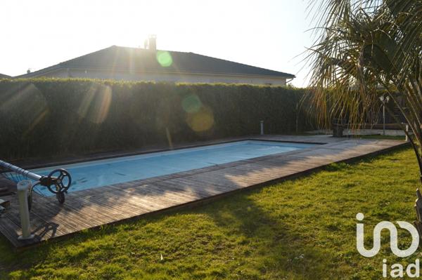 Maison traditionnelle 8 pièces de 155 m² à Montélier (26120)