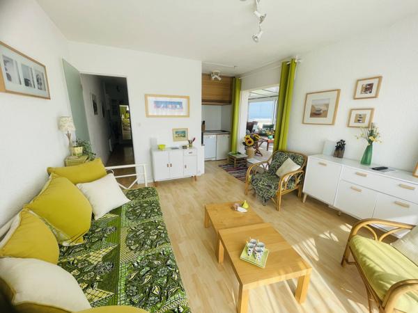 Bel appartement offrant une vue panoramique sur l'Océan