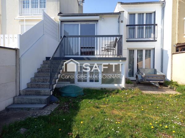 Maison jumelée atypique avec garage et jardin