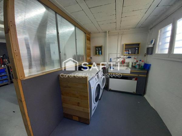 Maison jumelée atypique avec garage et jardin