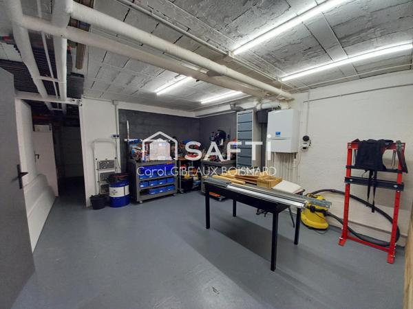 Maison jumelée atypique avec garage et jardin