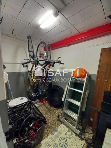 Maison jumelée atypique avec garage et jardin