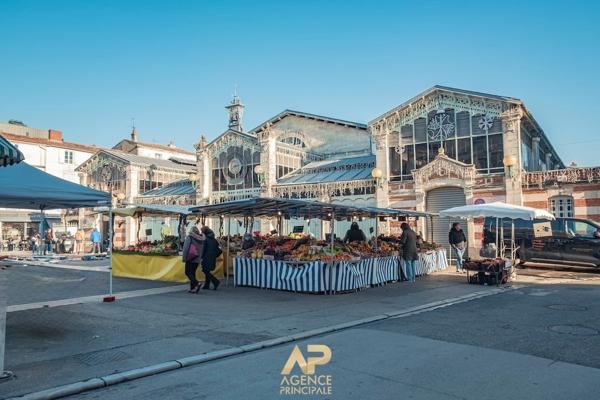 Appartement - 2 pièces - La Rochelle secteur Marché central €299 000 ** - Référence JH680ED6