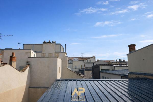 Appartement - 2 pièces - La Rochelle secteur Marché central €299 000 ** - Référence JH680ED6