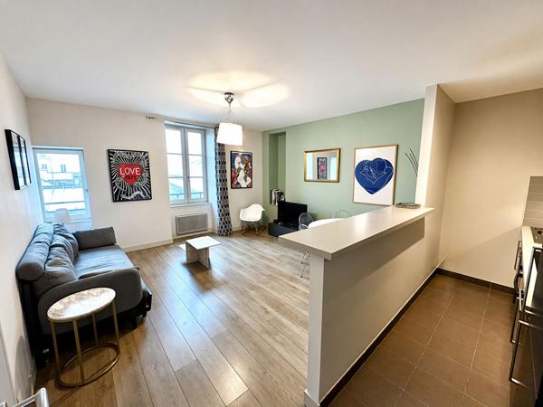Appartement - 2 pièces - La Rochelle secteur Marché central €299 000 ** - Référence JH680ED6