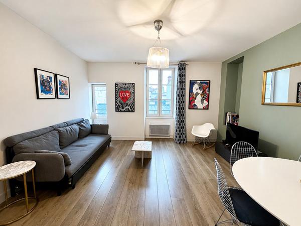 Appartement - 2 pièces - La Rochelle secteur Marché central €299 000 ** - Référence JH680ED6