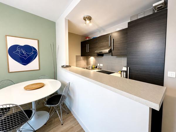 Appartement - 2 pièces - La Rochelle secteur Marché central €299 000 ** - Référence JH680ED6