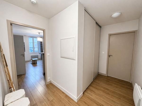 Appartement - 2 pièces - La Rochelle secteur Marché central €299 000 ** - Référence JH680ED6