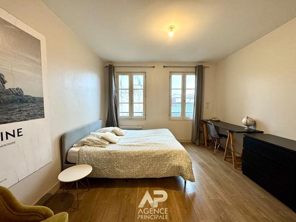 Appartement - 2 pièces - La Rochelle secteur Marché central €299 000 ** - Référence JH680ED6