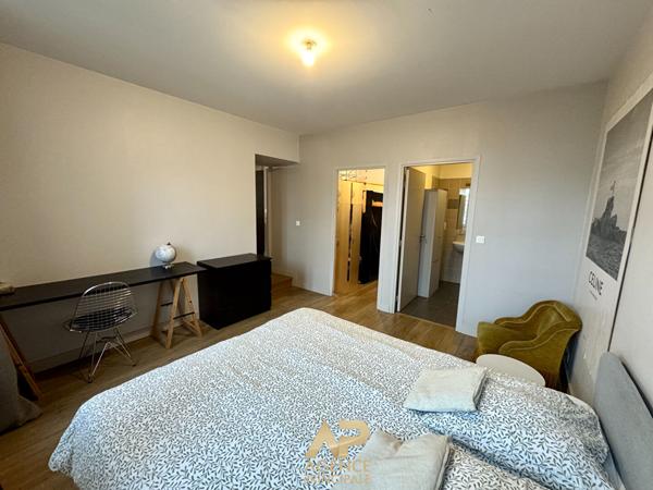 Appartement - 2 pièces - La Rochelle secteur Marché central €299 000 ** - Référence JH680ED6
