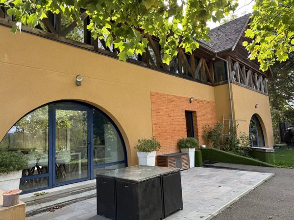 Vente                                                      Maison
                        
                     7 pièces                      252 m2                     à Sorel-Moussel