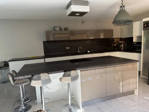 Vente                                                      Maison
                        
                     7 pièces                      252 m2                     à Sorel-Moussel