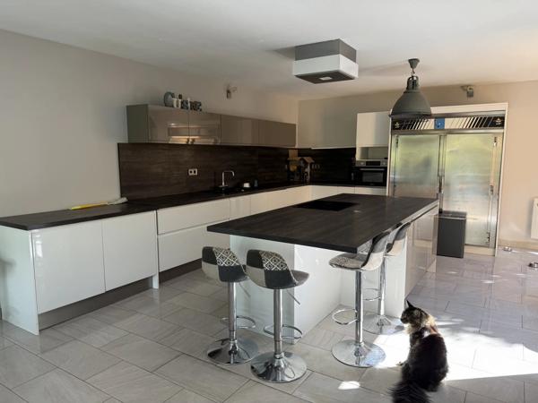 Vente                                                      Maison
                        
                     7 pièces                      252 m2                     à Sorel-Moussel