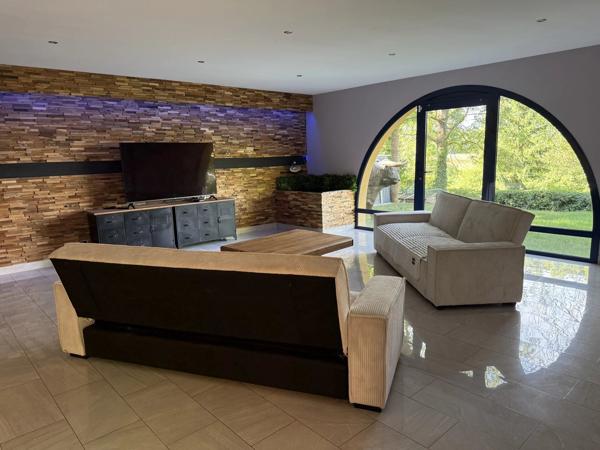 Vente                                                      Maison
                        
                     7 pièces                      252 m2                     à Sorel-Moussel