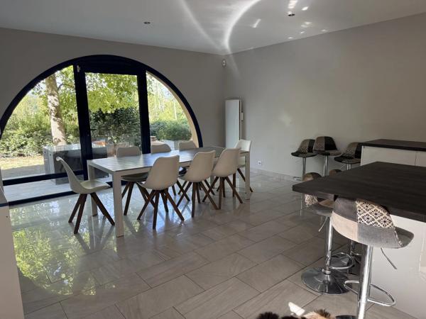 Vente                                                      Maison
                        
                     7 pièces                      252 m2                     à Sorel-Moussel
