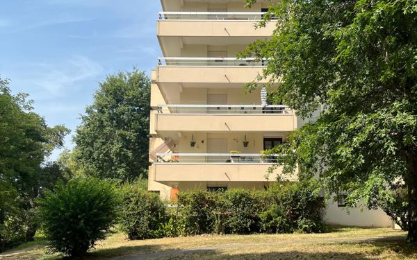 Appartement à vendre    3 pièces • 72 m2 Bayonne