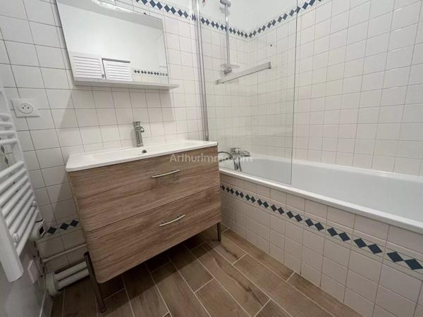 Location                                                      Appartement
                        
                     2 pièces                      51 m2                     à Joinville-le-Pont