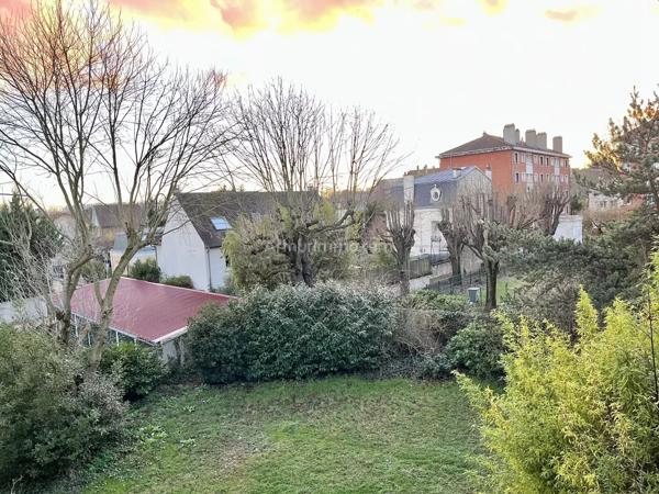 Location                                                      Appartement
                        
                     2 pièces                      51 m2                     à Joinville-le-Pont