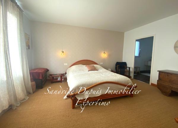 Chermignac (17460) CHERMIGNAC : Magnifique propriété rénovée 6 chambres. Idéale pour activité de chambres d'hôte, grande f