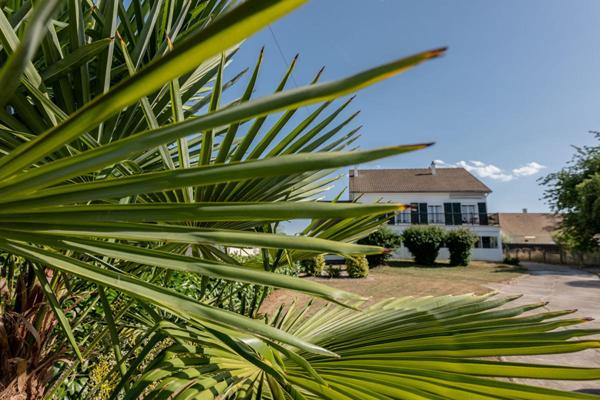 LIEUX UNIQUES ® x PROPRIÉTÉS PRIVÉES PROPOSE MAISON DE  187 M² SUR UN TERRAIN DE 1295 M² À CELLETTES (41)