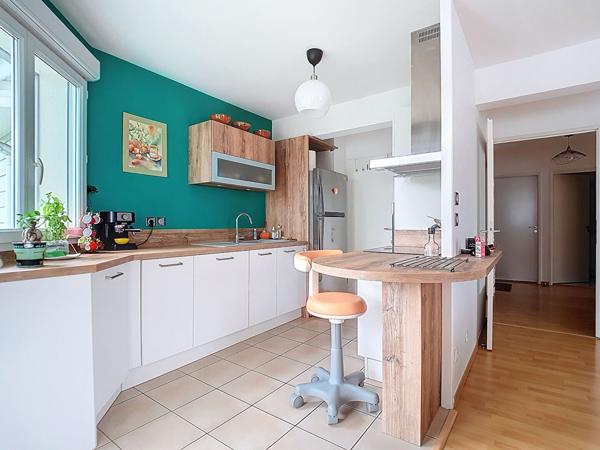 A vendre LONS- résidence de standing-Appartement de 95 m² - 3 chambres - terrasse- balcon - 2 SDB - 2 parkings