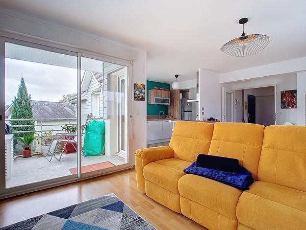 A vendre LONS- résidence de standing-Appartement de 95 m² - 3 chambres - terrasse- balcon - 2 SDB - 2 parkings