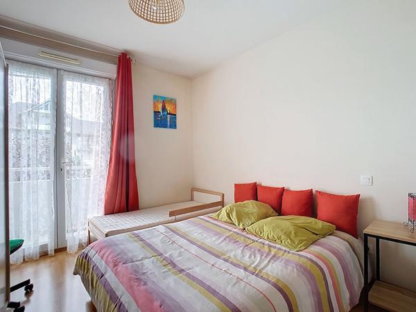 A vendre LONS- résidence de standing-Appartement de 95 m² - 3 chambres - terrasse- balcon - 2 SDB - 2 parkings