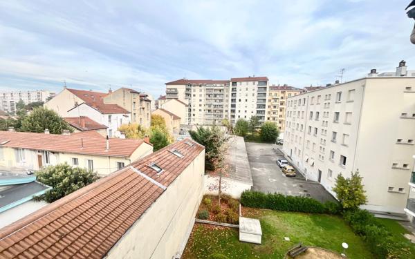 Appartement à vendre    4 pièces • 81,45 m2 Villeurbanne