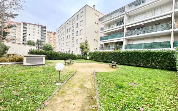 Appartement à vendre    4 pièces • 81,45 m2 Villeurbanne