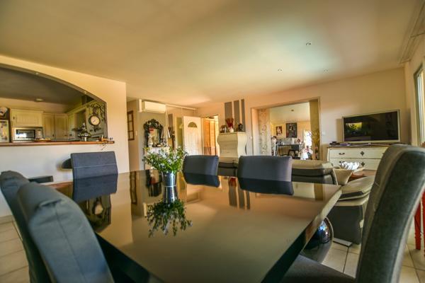 Plain-pied avec 3 chambres et piscine