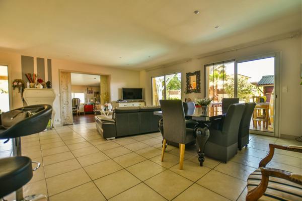 Plain-pied avec 3 chambres et piscine