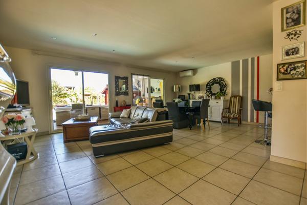 Plain-pied avec 3 chambres et piscine