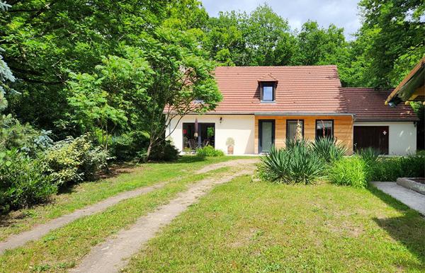 MAISON DANS LE DOMAINE DU LYS