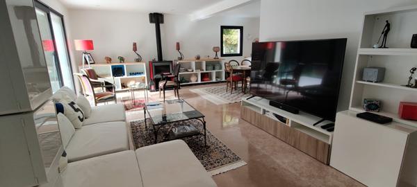 MAISON DANS LE DOMAINE DU LYS