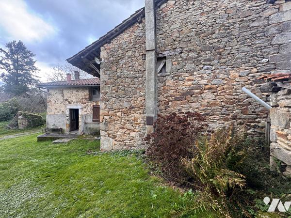 Maison + Grange en pierres dans petit hameau