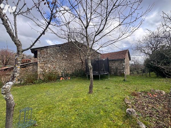 Maison + Grange en pierres dans petit hameau