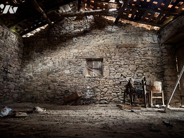 Maison + Grange en pierres dans petit hameau