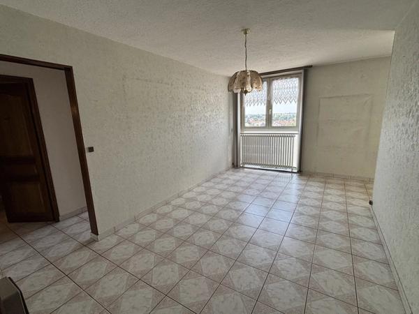 Vente                                                      Appartement
                        
                     5 pièces                      70 m2                     à Maubeuge