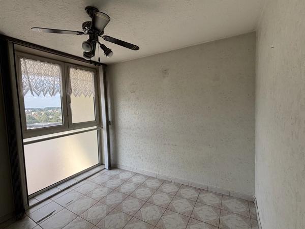 Vente                                                      Appartement
                        
                     5 pièces                      70 m2                     à Maubeuge