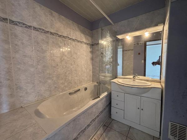 Vente                                                      Appartement
                        
                     5 pièces                      70 m2                     à Maubeuge