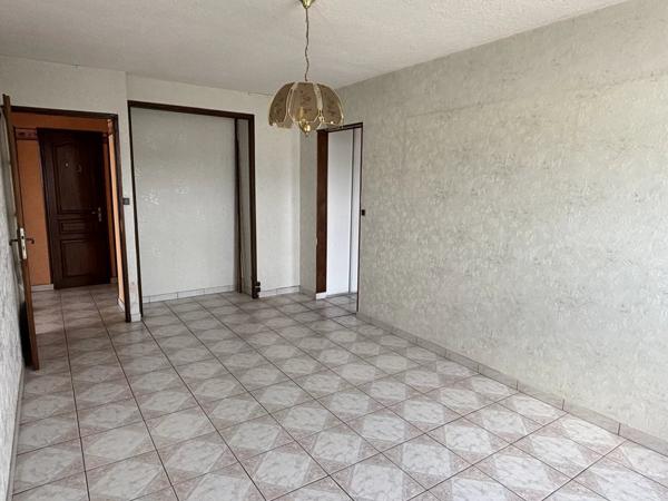 Vente                                                      Appartement
                        
                     5 pièces                      70 m2                     à Maubeuge