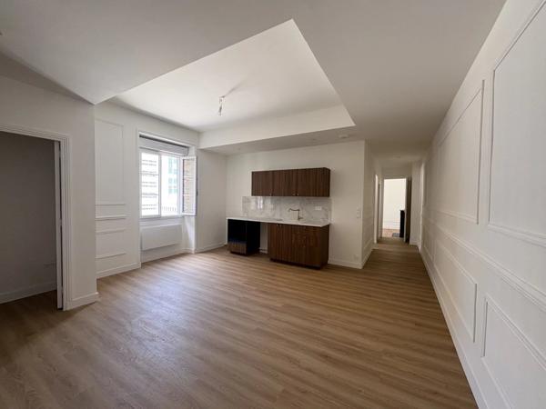 Vente                                                      Appartement
                        
                     3 pièces                      59 m2                     à Nantes