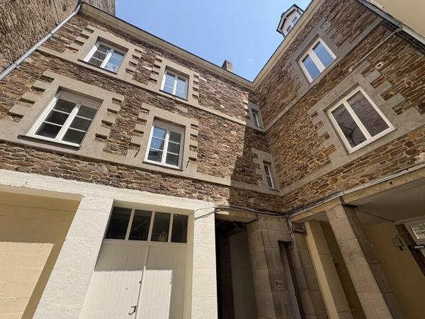 Vente                                                      Appartement
                        
                     3 pièces                      59 m2                     à Nantes